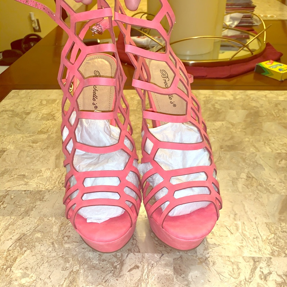 Wage Heels